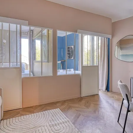 Beautiful 2 Air-conditioned Bedrooms דירה פריז