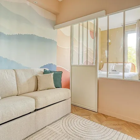 Beautiful 2 Air-conditioned Bedrooms Apartament