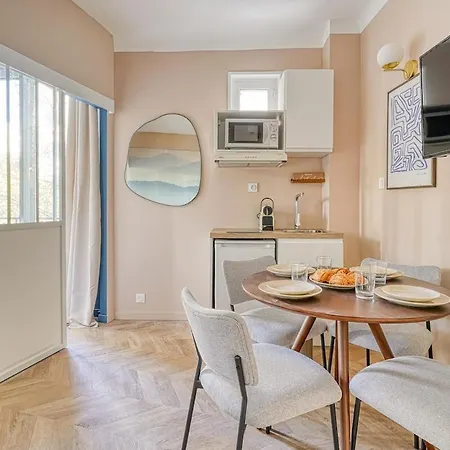 Beautiful 2 Air-conditioned Bedrooms Διαμέρισμα *