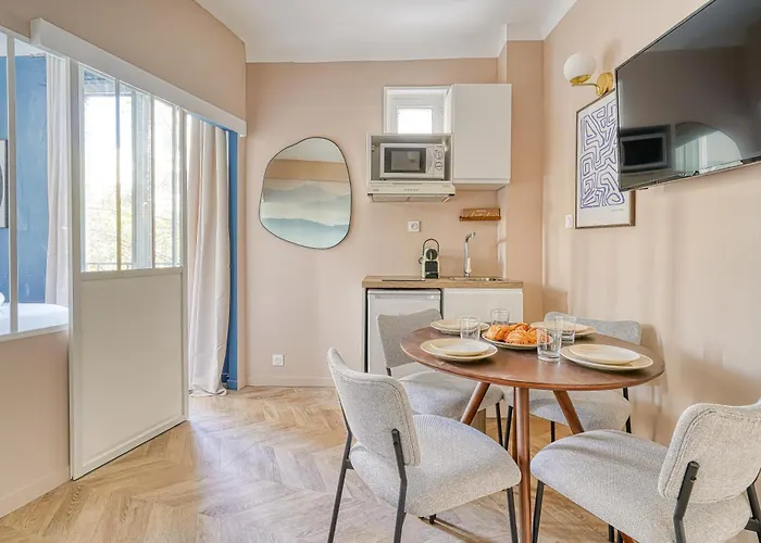 Beautiful 2 Air-conditioned Bedrooms