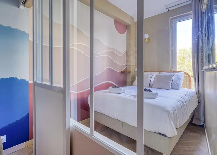 Beautiful 2 Air-conditioned Bedrooms *